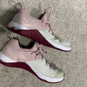 Like-New Nike MetCon Women’s Pink Sneakers